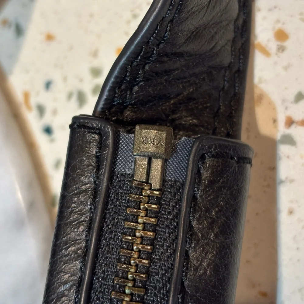 Juicy Couture Black‎ Leather Shoulder Bag
